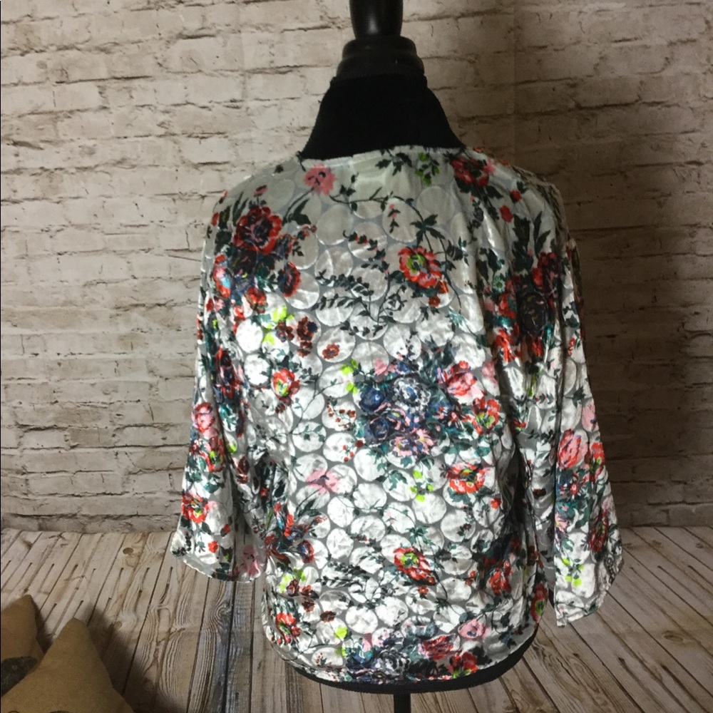 Maeve Anthropologie umm velvet floral wrap top - Picture 3 of 3